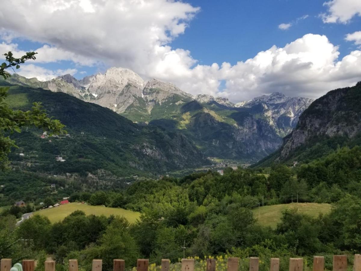 Bujtina Carku Hotel Theth Buitenkant foto