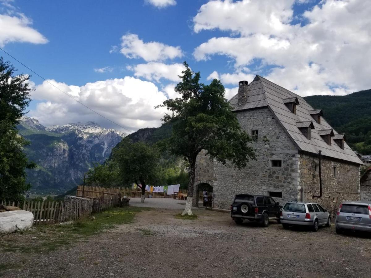 Bujtina Carku Hotel Theth Buitenkant foto