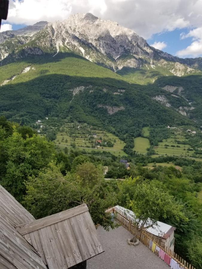 Bujtina Carku Hotel Theth Buitenkant foto