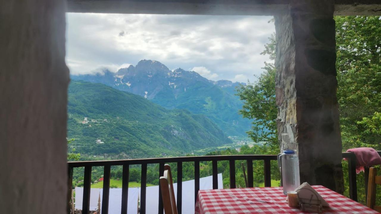 Bujtina Carku Hotel Theth Buitenkant foto