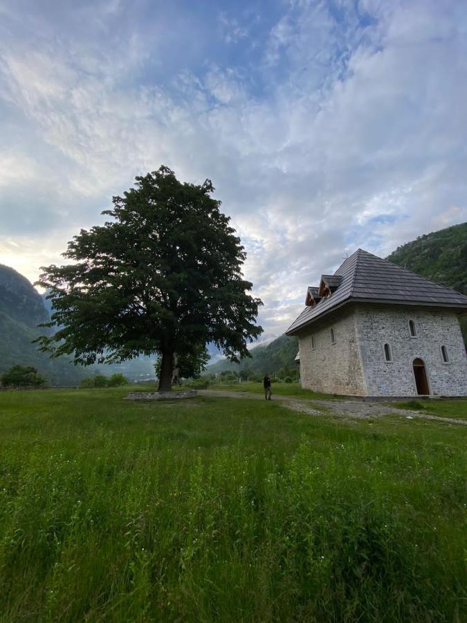 Bujtina Carku Hotel Theth Buitenkant foto