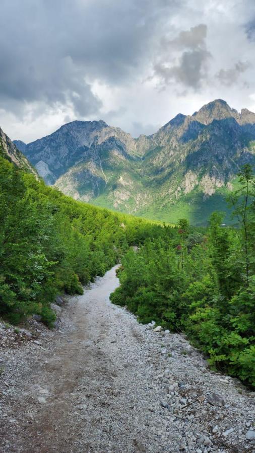 Bujtina Carku Hotel Theth Buitenkant foto