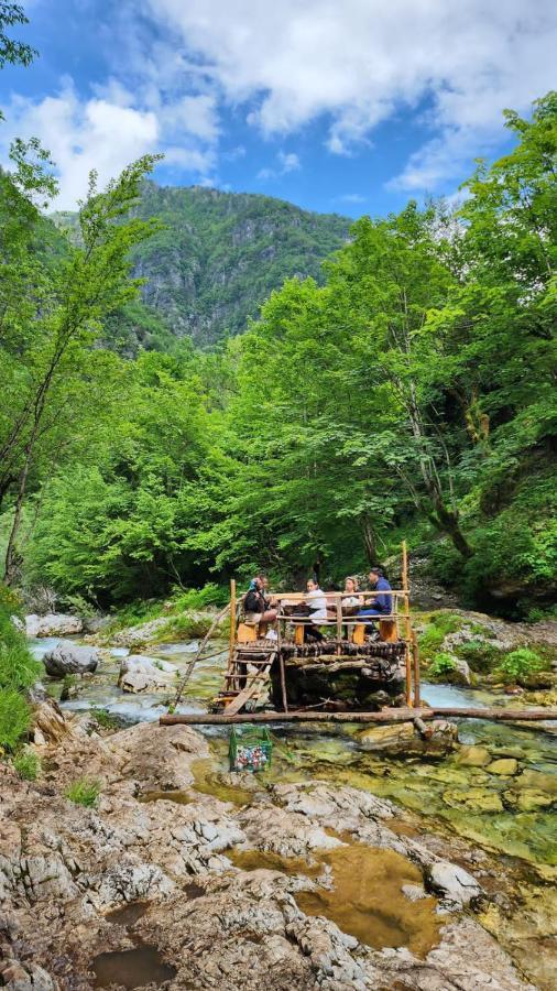 Bujtina Carku Hotel Theth Buitenkant foto