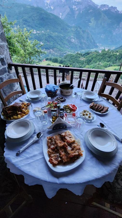 Bujtina Carku Hotel Theth Buitenkant foto