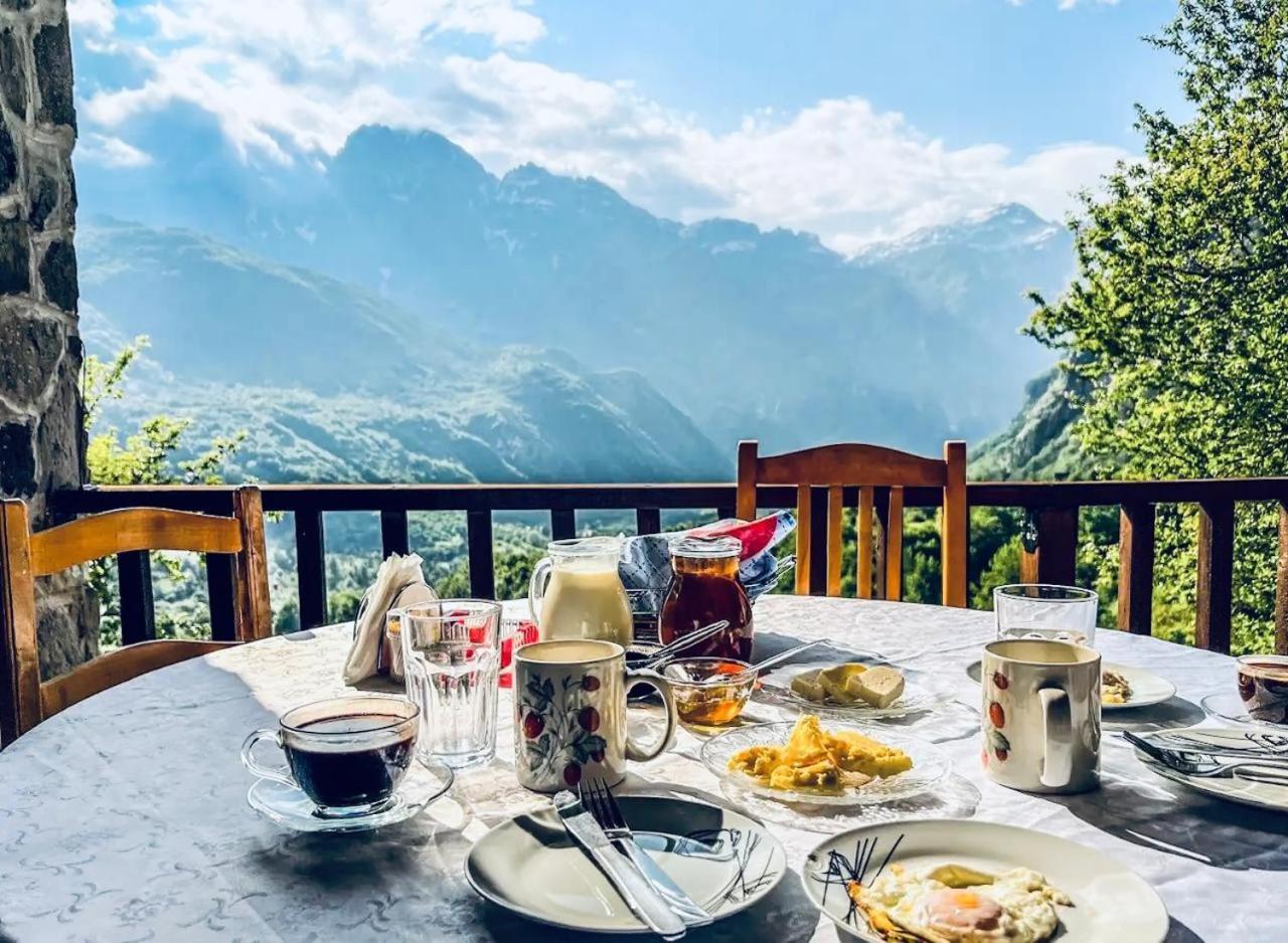 Bujtina Carku Hotel Theth Buitenkant foto