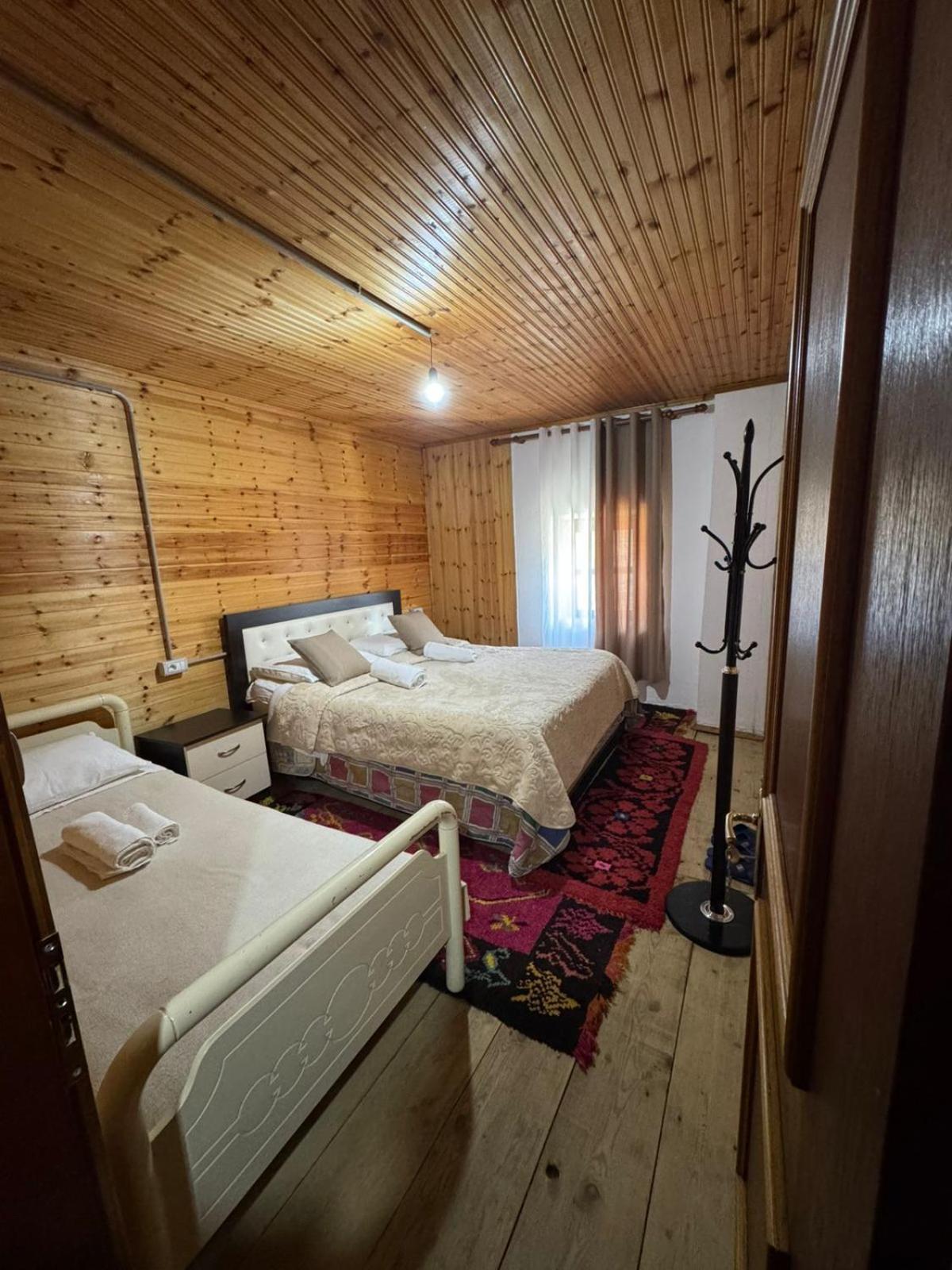 Bujtina Carku Hotel Theth Buitenkant foto