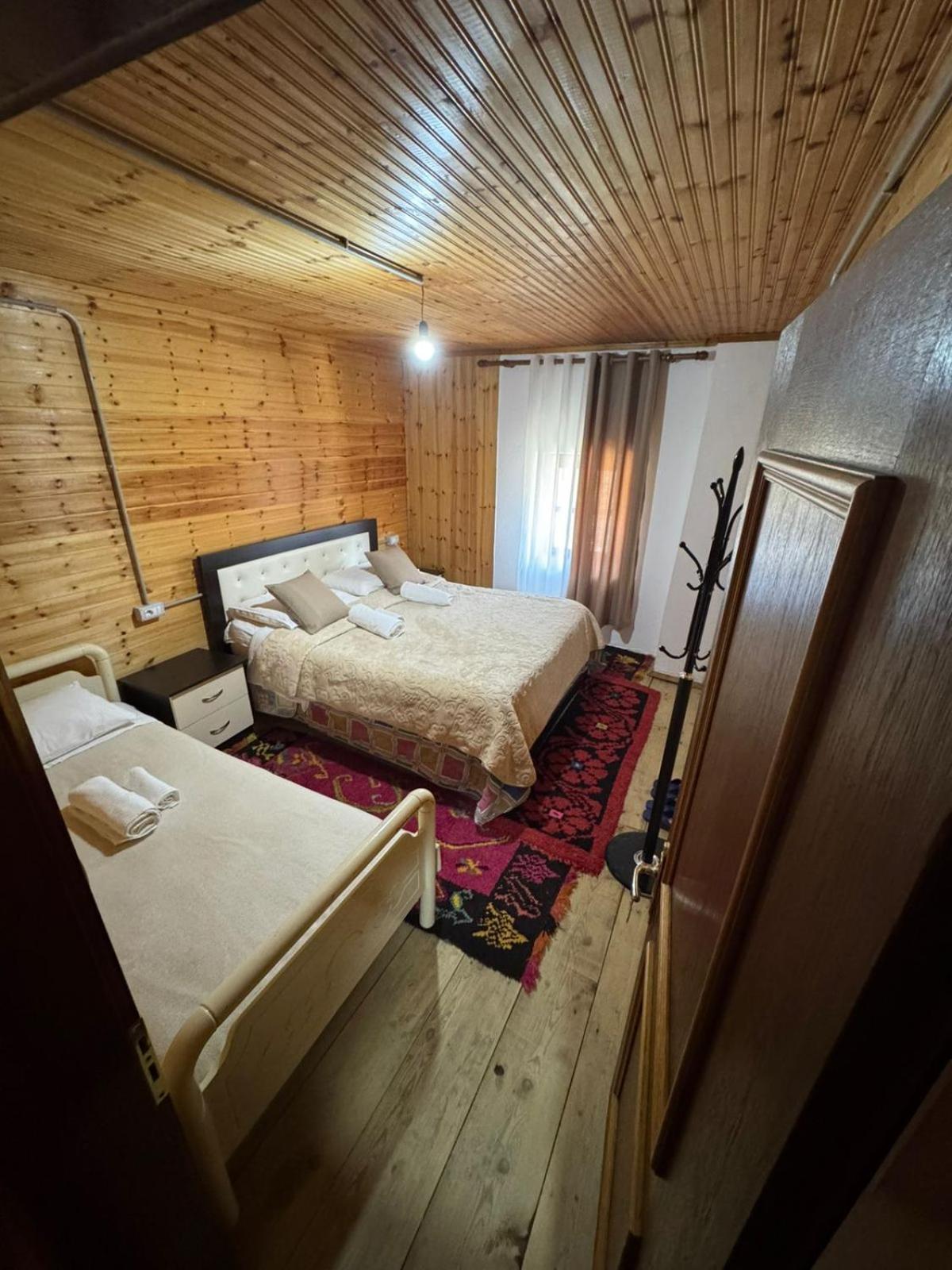 Bujtina Carku Hotel Theth Buitenkant foto