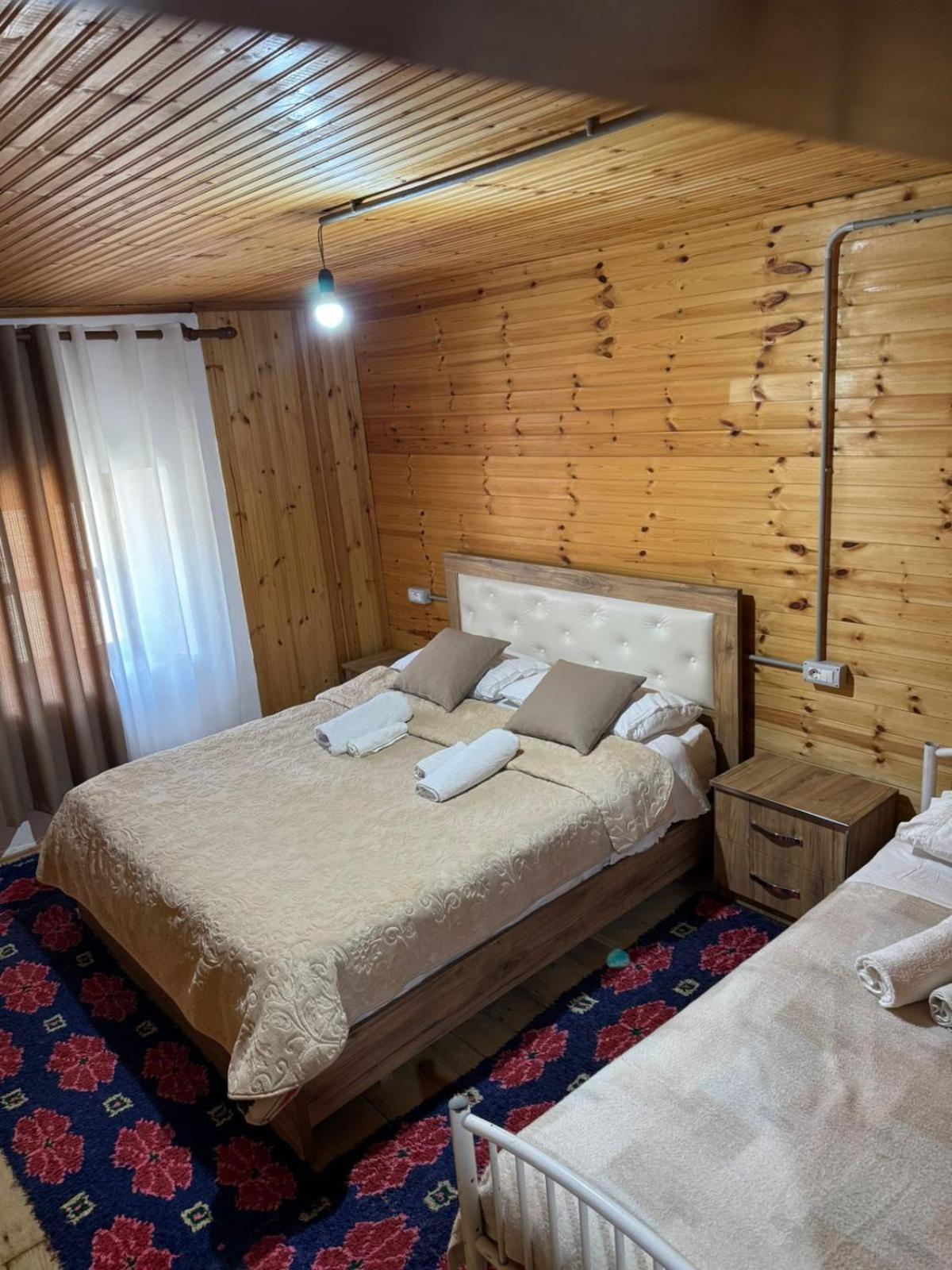 Bujtina Carku Hotel Theth Buitenkant foto
